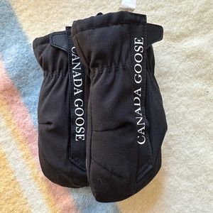 Canada Goose Baby Paw Mitts / Snow Mittens